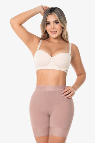 Bermuda cinta modeladora feminina na cor Cacau. Modelo meia coxa com reforço abdominal e efeito levanta bumbum natural, invisível sob roupas escuras.