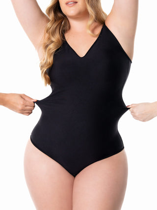 Body Modelador Básico com Bojo MariaE na cor Preto – detalhe do acabamento. Compressão Suave. Ref. BS002ST