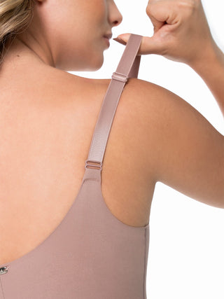 Body Modelador Meia Coxa MariaE na cor Cacau – detalhe do acabamento. Controle Abdominal. Ref. BS003ST