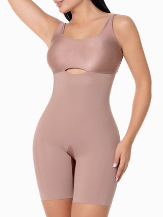 Body Modelador Meia Coxa Sem Costura MariaE na cor Cacau – foto do produto. Cintura Marcada e Realce. Ref. BDMAL