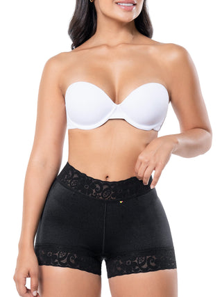 Calcinha Modeladora Cachetero MariaE na cor Preto – vista frontal. Efeito Invisível. Ref. SO139ST