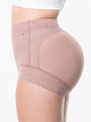 Calcinha Modeladora Cachetero MariaE na cor Cacau – vista de perfil. Levanta Bumbum. Ref. SO151ST