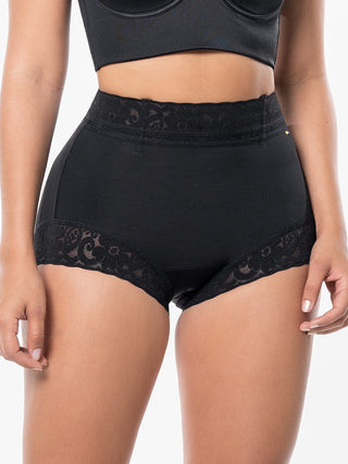 Calcinha Modeladora Cachetero MariaE na cor Preto – vista frontal. Levanta Bumbum. Ref. SO151ST