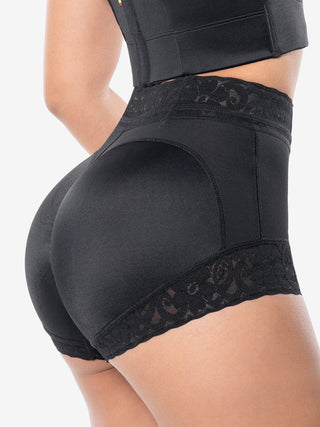 Calcinha Modeladora Cachetero MariaE na cor Preto – vista de perfil. Levanta Bumbum. Ref. SO151ST