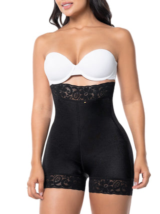 Calcinha Modeladora Cintura Alta MariaE na cor Preto – vista frontal. Levanta Bumbum. Ref. SO140ST