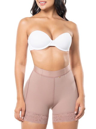 Calcinha Modeladora Meia Coxa MariaE na cor Cacau – vista frontal. Levanta Bumbum. Ref. SO101ST