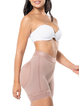 Calcinha Modeladora Meia Coxa MariaE na cor Cacau – vista de perfil. Levanta Bumbum. Ref. SO101ST