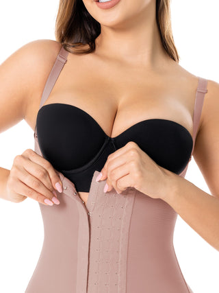 Cinta Modeladora Bermuda Sem Busto MariaE na cor Cacau – detalhe do acabamento. Afina a Cintura. Ref. CN277SR