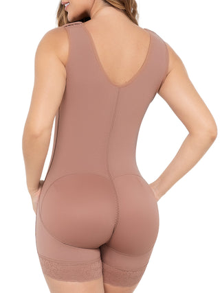 Cinta Modeladora Curta com Sutiã MariaE na cor Cacau – vista de costas. Afina a Cintura. Ref. CN102ST