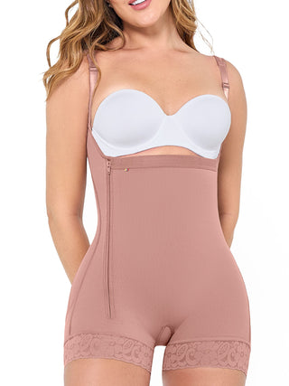Cinta Modeladora Curta Sem Busto MariaE na cor Cacau – vista frontal. Empina o Bumbum. Ref. CN113ST