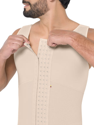 Cinta Modeladora Masculina Tipo Boxer MariaE na cor Bege – detalhe do acabamento. Corretor de Postura. Ref. CN128ST