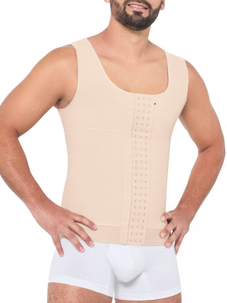 Cinta Modeladora Masculina Tipo Camiseta MariaE na cor Bege – vista frontal. Corretor de Postura. Ref. CN124ST
