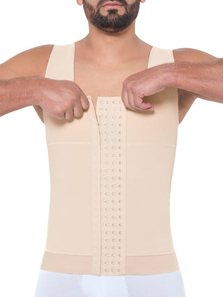Cinta Modeladora Masculina Tipo Camiseta MariaE na cor Bege – detalhe do acabamento. Corretor de Postura. Ref. CN124ST