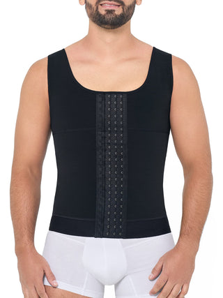 Cinta Modeladora Masculina Tipo Camiseta MariaE na cor Preto – vista frontal. Corretor de Postura. Ref. CN124ST