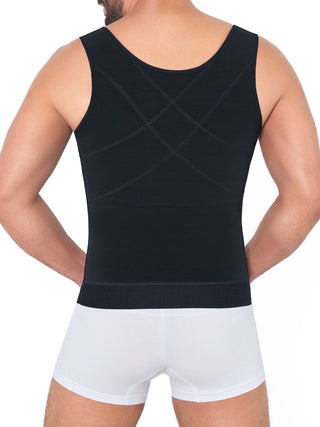 Cinta Modeladora Masculina Tipo Camiseta MariaE na cor Preto – vista de costas. Corretor de Postura. Ref. CN124ST