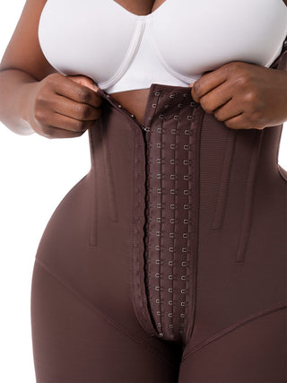 Cinta Modeladora Meia Coxa com Barbatanas MariaE na cor Chocolate – foto do produto. Alta Compressão. Ref. CN002RA