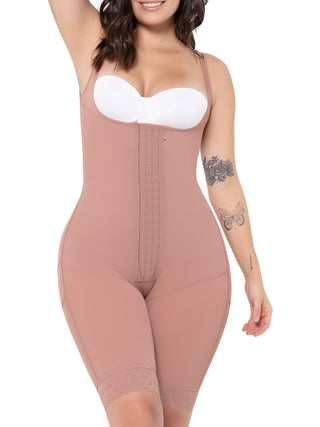 Cinta Modeladora Meia Coxa Sem Busto MariaE na cor Cacau – vista frontal. Empina o Bumbum. Ref. CN111ST