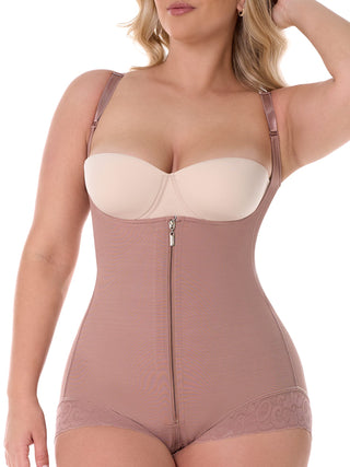 Cinta Modeladora Tipo Body Sem Busto MariaE na cor Cacau – foto do produto. Levanta o Bumbum. Ref. CN101ST