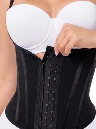 Corset Espartilho com Barbatanas MariaE na cor Preto – foto do produto. Afina a Cintura. Ref. CR001ST