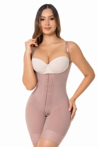 Modelador corporal de alta compressão na cor cacau. Suporte total para as laterais do busto e definição de cintura.