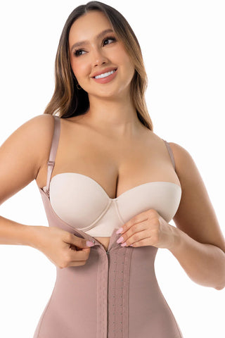 Modelador corporal de alta compressão na cor cacau. Suporte total para as laterais do busto e definição de cintura.CintasMariaE