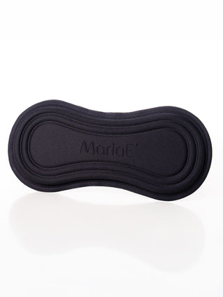 Placa Abdominal Pós-Cirúrgica MariaE na cor Preto – foto do produto. Modela o Abdômen. Ref. PL002CP