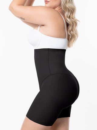 Short Modelador Cintura Alta MariaE na cor Preto – vista de perfil. Efeito Invisível. Ref. SO158ST