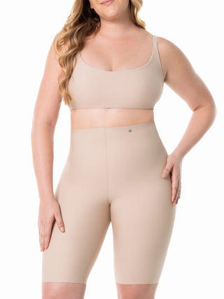 Short Modelador Longo MariaE na cor Latte – vista frontal. Faixa Siliconada Antiderrapante. Ref. BS005ST