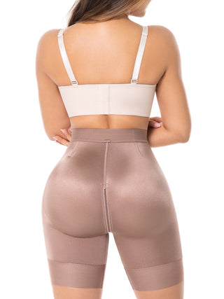 Short Modelador Meia Coxa MariaE na cor Cacau – foto do produto. Levanta Bumbum. Ref. SO002SR