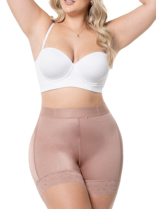 Short Modelador Meia Coxa MariaE na cor Cacau – vista frontal. Levanta Bumbum. Ref. SO100ST