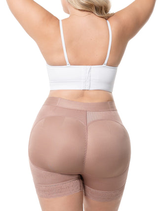 Short Modelador Meia Coxa MariaE na cor Cacau – vista de costas. Levanta Bumbum. Ref. SO100ST