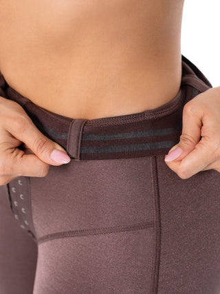 Short Modelador Meia Coxa MariaE na cor Chocolate – foto do produto. Levanta Bumbum. Ref. SO002SR