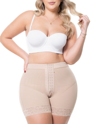 Short Modelador Meia Coxa MariaE na cor Latte – vista frontal. Levanta Bumbum. Ref. SO302SR
