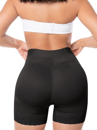 Short Modelador Meia Coxa MariaE na cor Preto – vista de costas. Levanta Bumbum. Ref. SO100ST