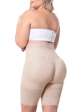 Short Modelador Meia Coxa MariaE na cor Bege – vista de costas. Reforço Abdominal. Ref. SO311SR