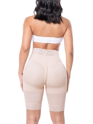 Short Modelador Meia Coxa MariaE na cor Bege – vista de costas. Reforço Abdominal. Ref. SO311SR