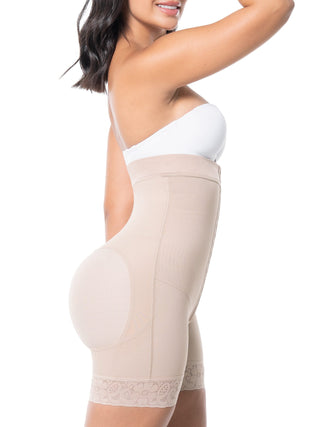 Short Modelador Sem Costura Cintura Alta MariaE na cor Latte – vista de perfil. Efeito Invisível. Ref. SO304SR