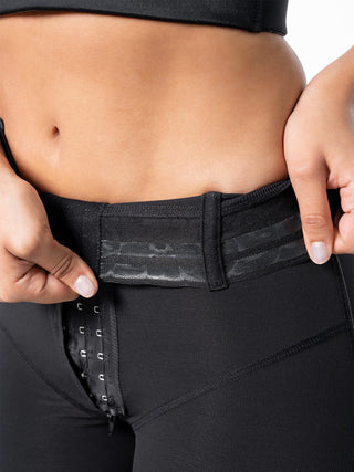 Short Modelador Sem Costura MariaE na cor Preto – detalhe do acabamento. Efeito Invisível. Ref. SO143ST
