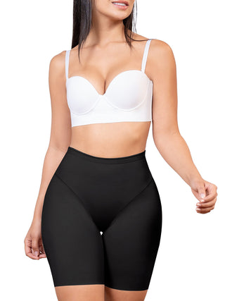 Short Modelador Sem Costura MariaE na cor Preto – vista frontal. Realce dos Glúteos. Ref. SO159ST
