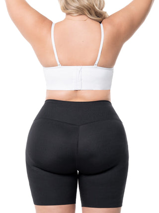 Short Modelador Sem Costura MariaE na cor Preto – vista de costas. Realce dos Glúteos. Ref. SO159ST