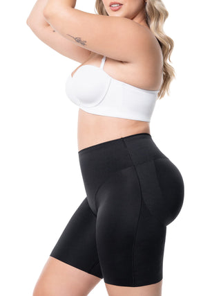 Short Modelador Sem Costura MariaE na cor Preto – vista de perfil. Realce dos Glúteos. Ref. SO159ST